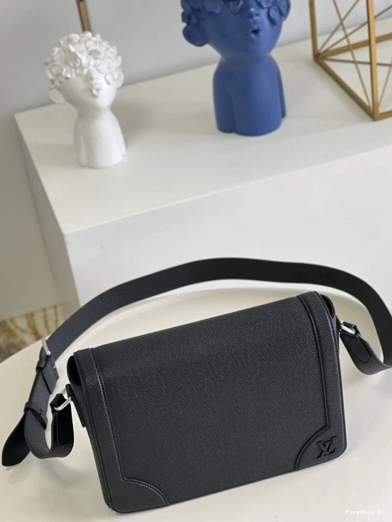 Firstbag NEW LOUIS FLAP VUITTON MESSENGER 0726